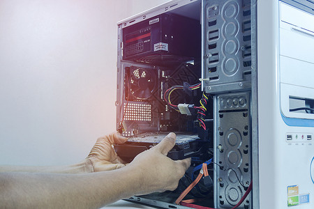 指尖穿梭，网络连接 浅谈电脑维修与计算机网络工程服务